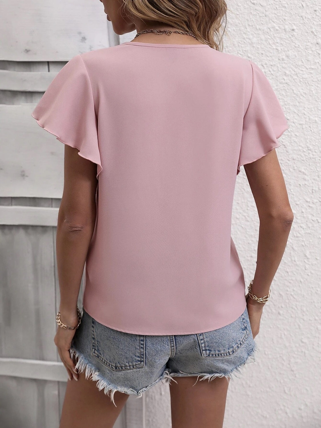 Blusa de manga corta con cuello en V con volantes