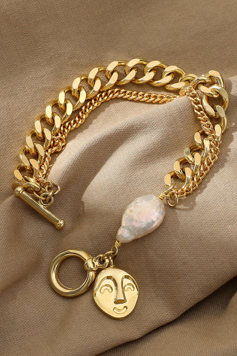 Pulsera de cadena y perlas de oro 