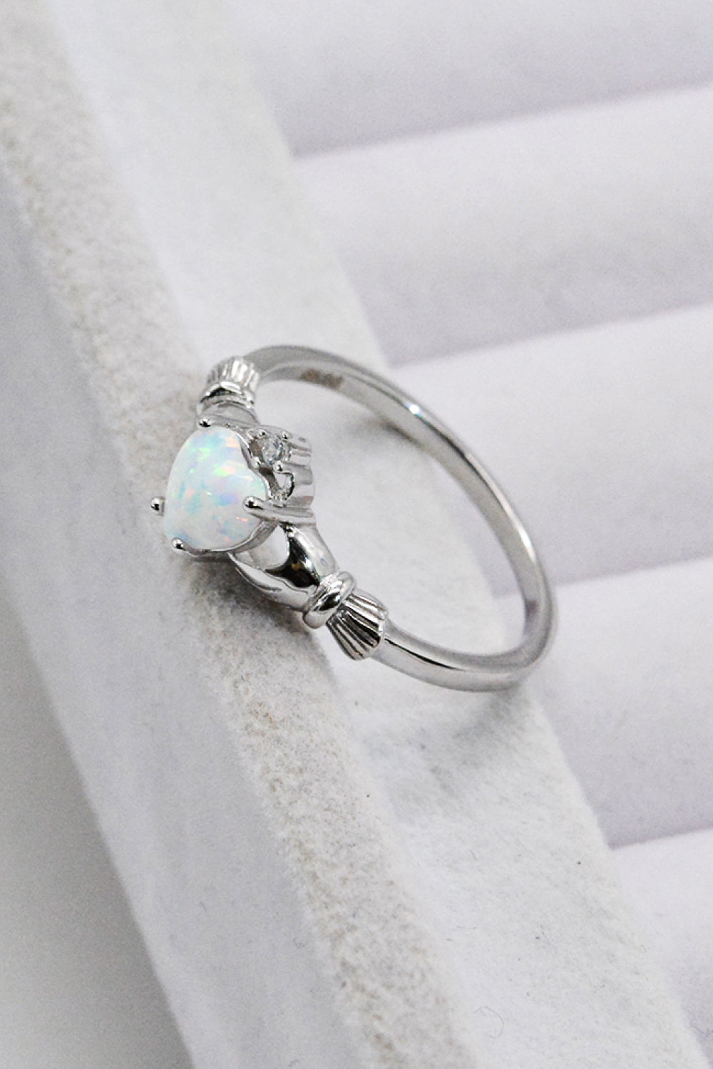 Herz-Opal-Ring aus 925er-Sterlingsilber