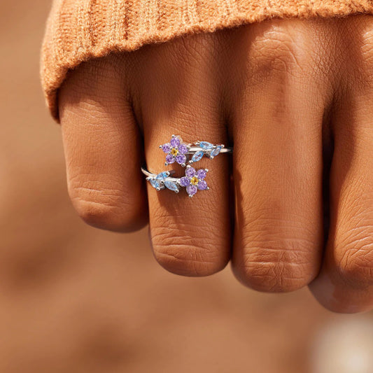 Ring aus 925er-Sterlingsilber in Blumenform mit eingelegtem Zirkon