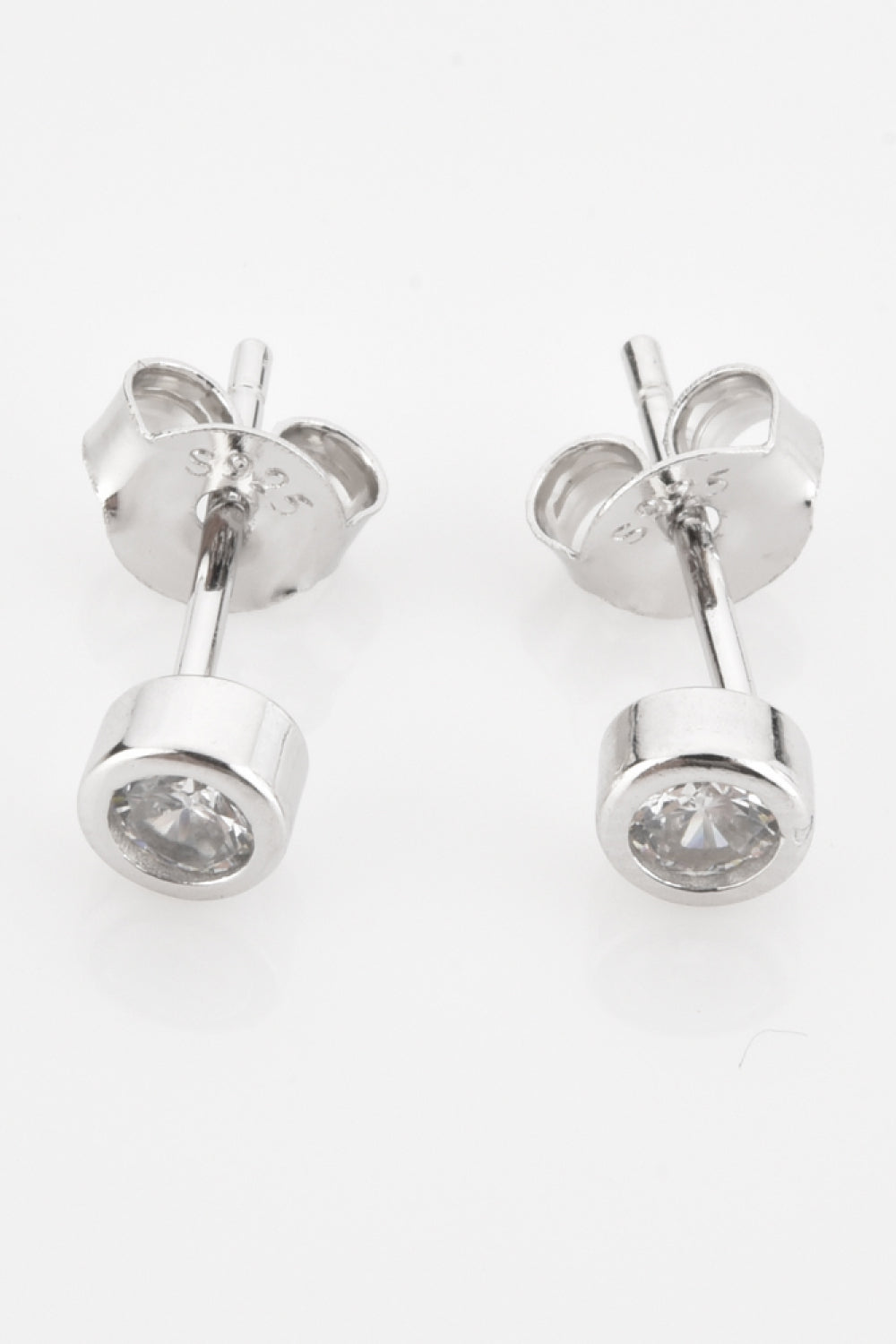 Pendientes minimalistas de plata de ley 925 con circonitas