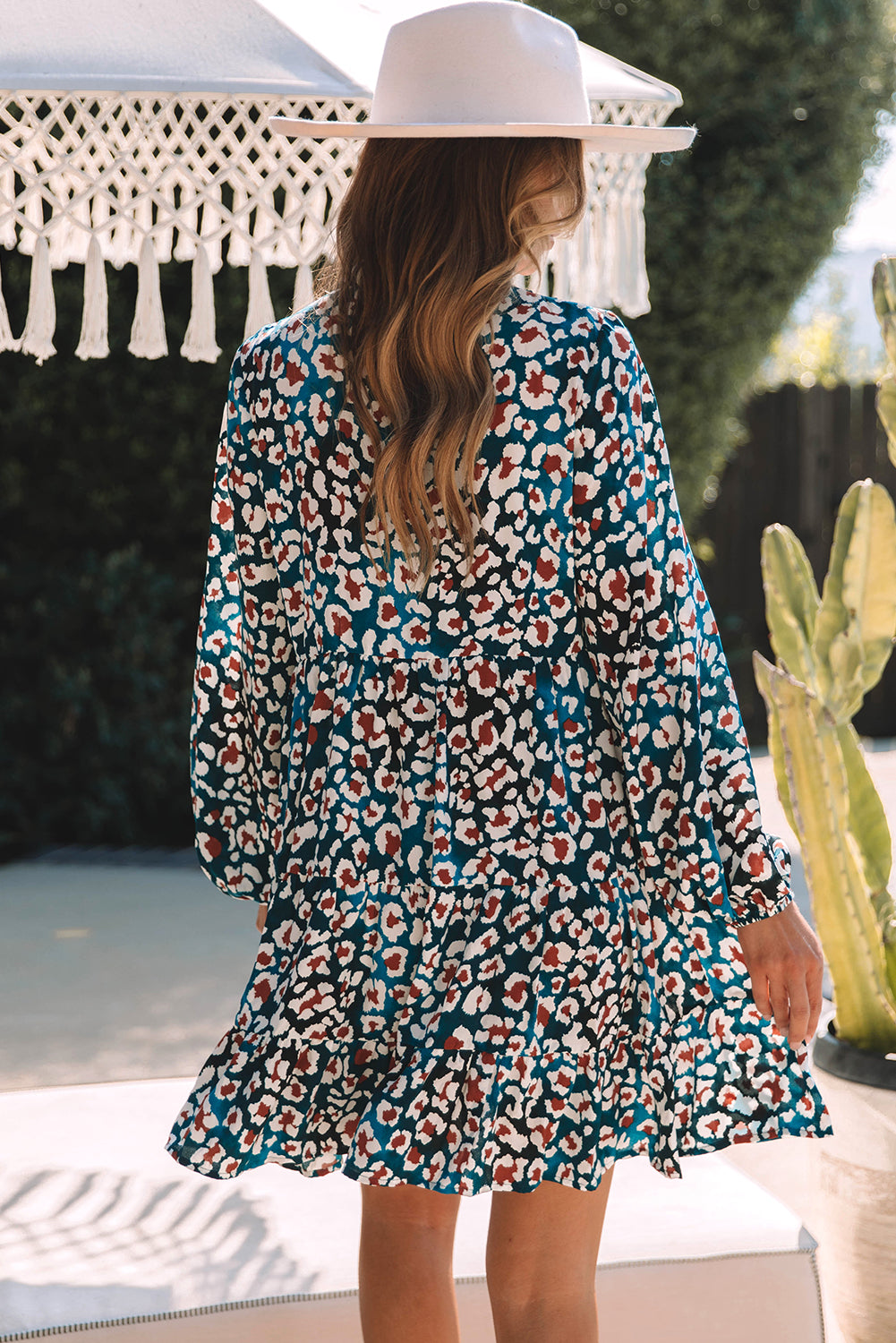 Vestido camisero con volantes y mangas de burbujas con estampado de leopardo azul