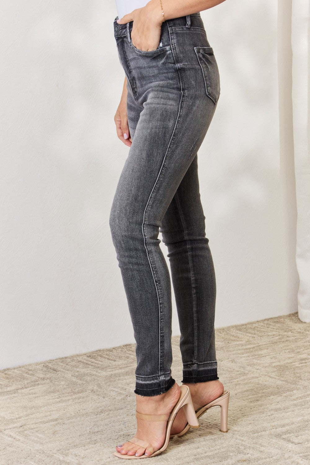 Judy Blaue Röhrenjeans in voller Größe mit hohem Bund und freiem Saum und Bauchkontrolle