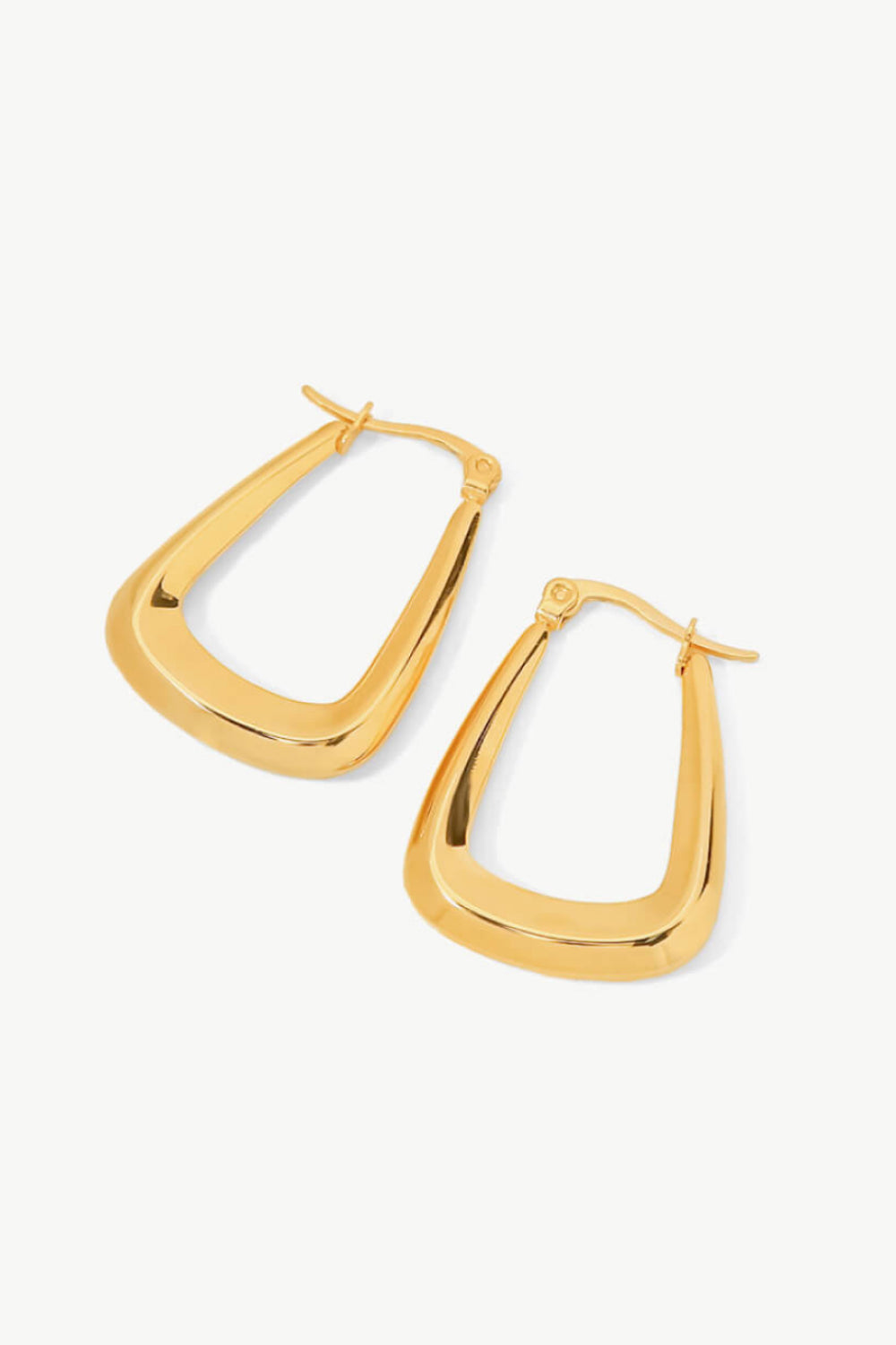 Geometrische Ohrringe mit 18-Karat-Vergoldung