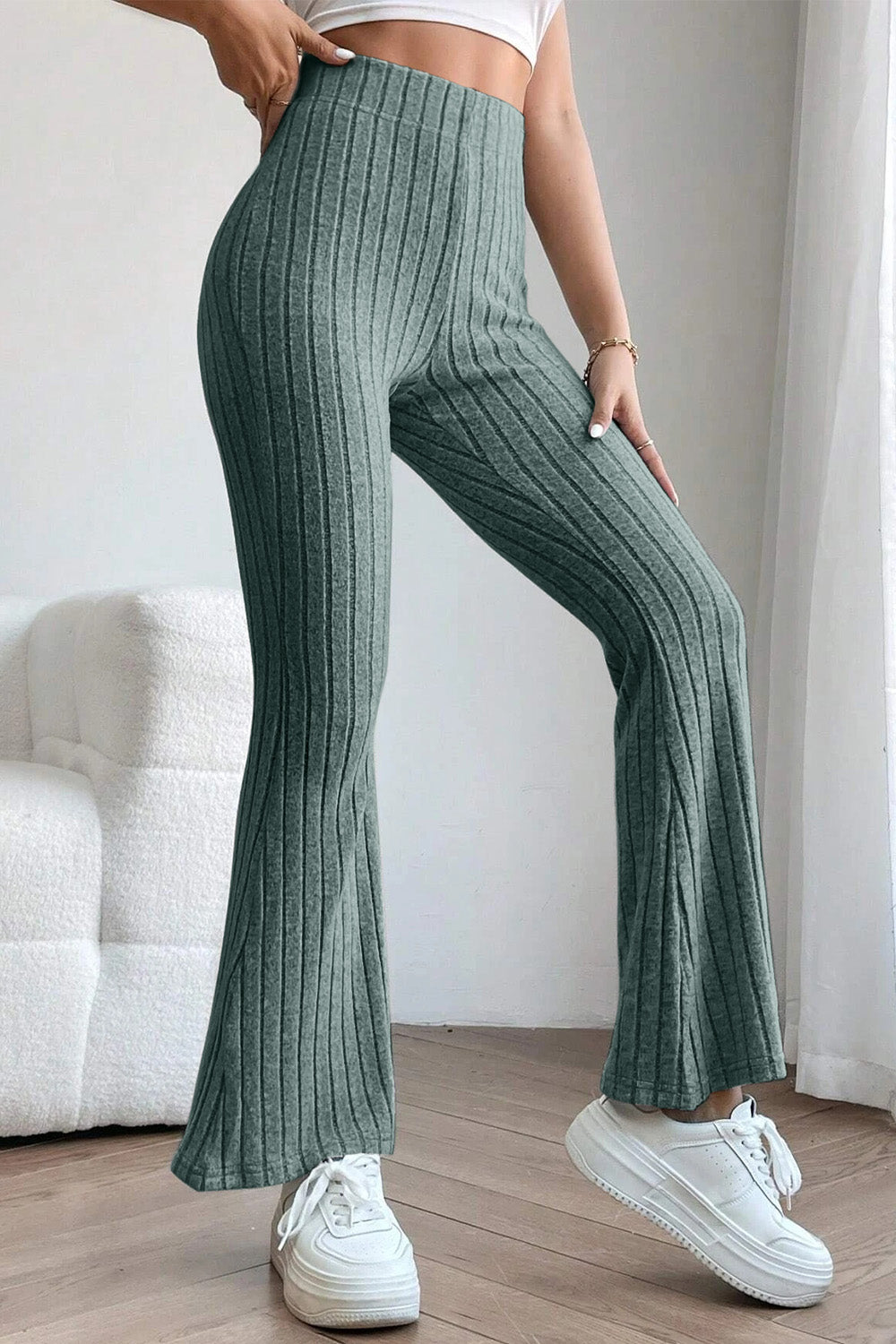 Pantalones acampanados de cintura alta acanalados de tamaño completo de Basic Bae