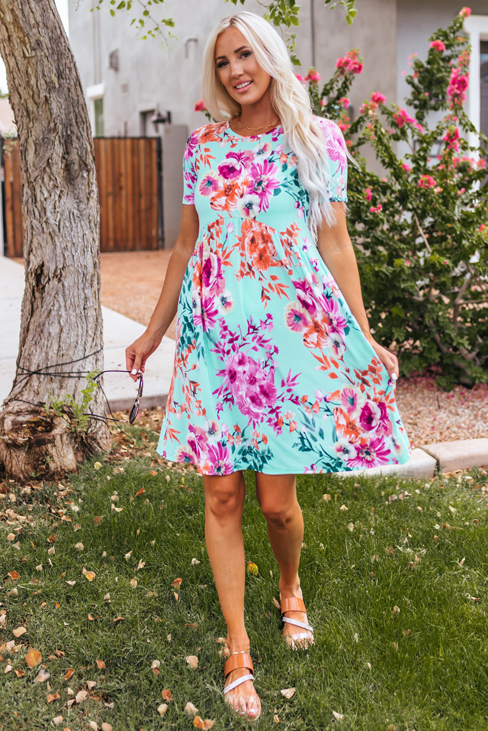 Vestido estilo camiseta floral de cintura alta y manga corta azul cielo