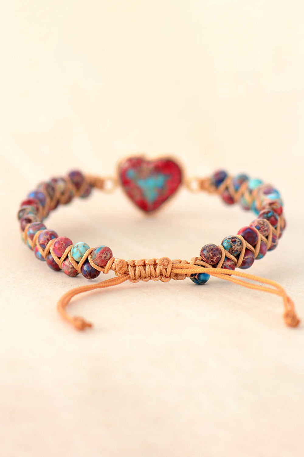 Pulsera de piedra natural hecha a mano con forma de corazón