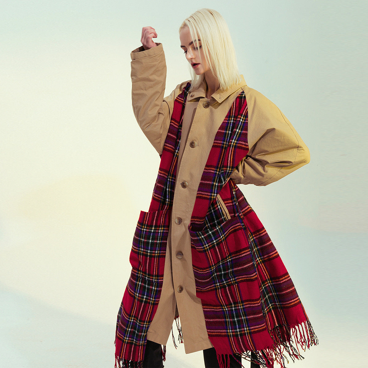 Patchwork-Trenchcoat mit Quasten am Saum