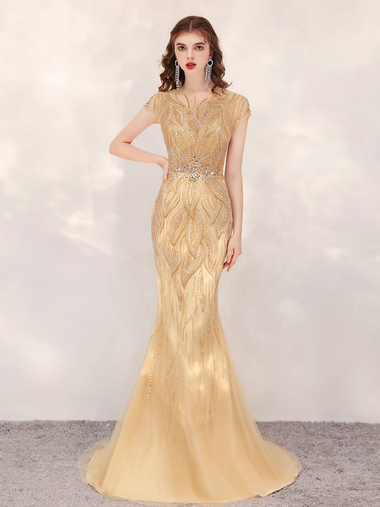 Abendkleid mit Fischschwanz-Ausschnitt in Gold und kleinem, schleppendem Temperament