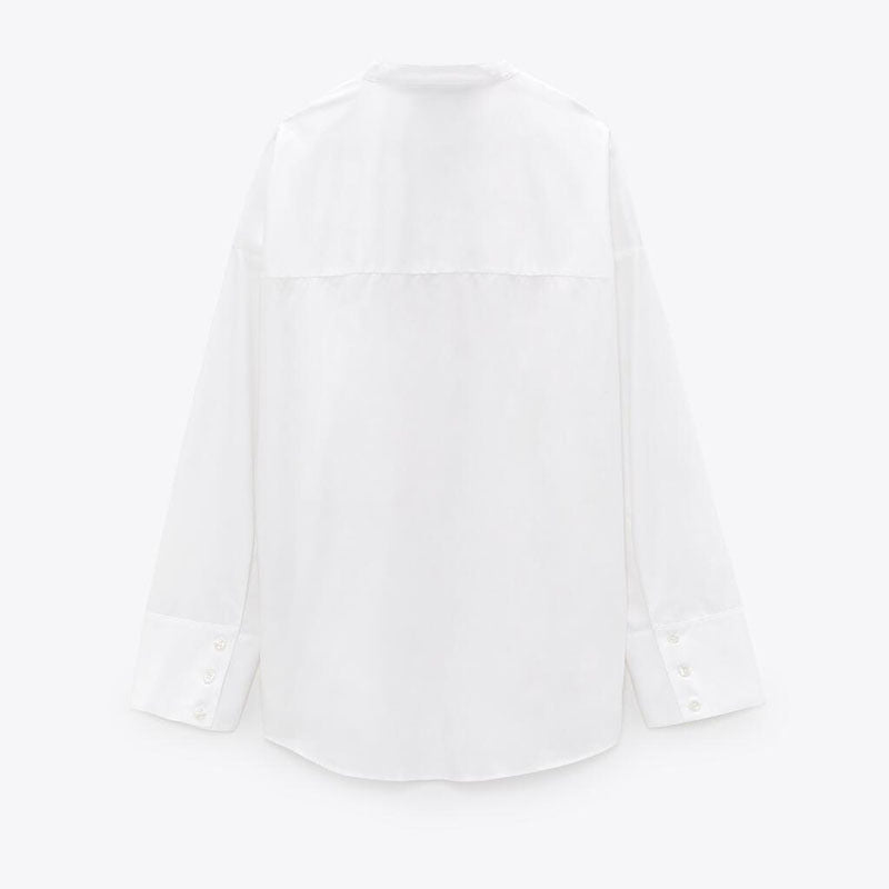 Camisa de popelina blanca con bolsillos para mujer de moda