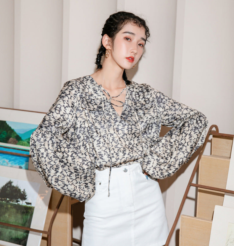 Retro-Bluse im Hong Kong-Stil mit bedrucktem Hemd im Laternenärmel-Stil