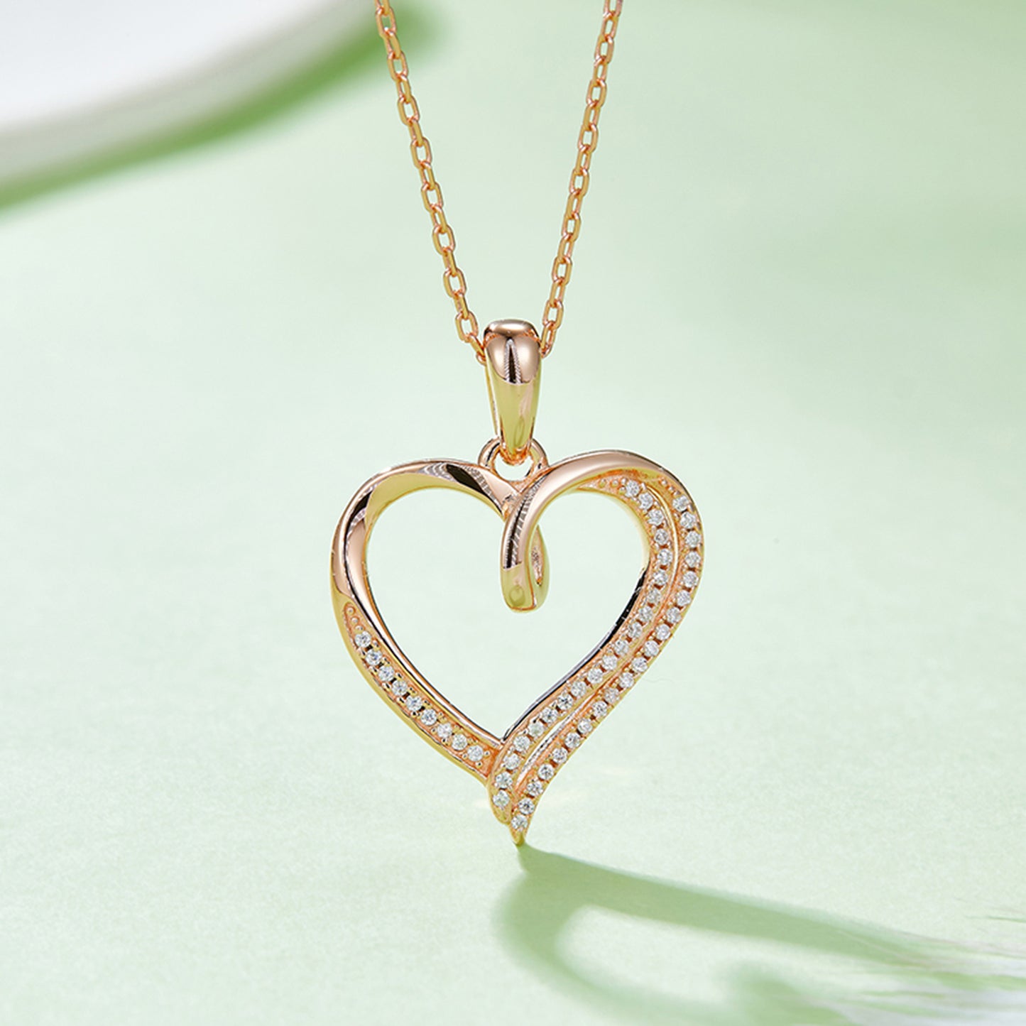 Collar con forma de corazón de plata de ley 925 con moissanita