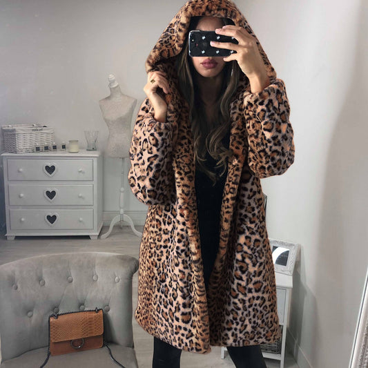Abrigo de leopardo con sombrero suelto de longitud media para mujer