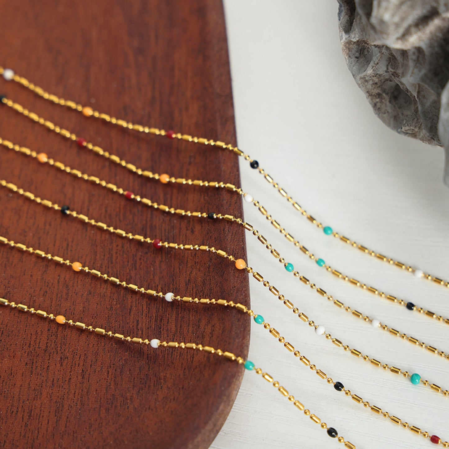 Halskette mit 18 Karat vergoldeten Öltropfenperlen
