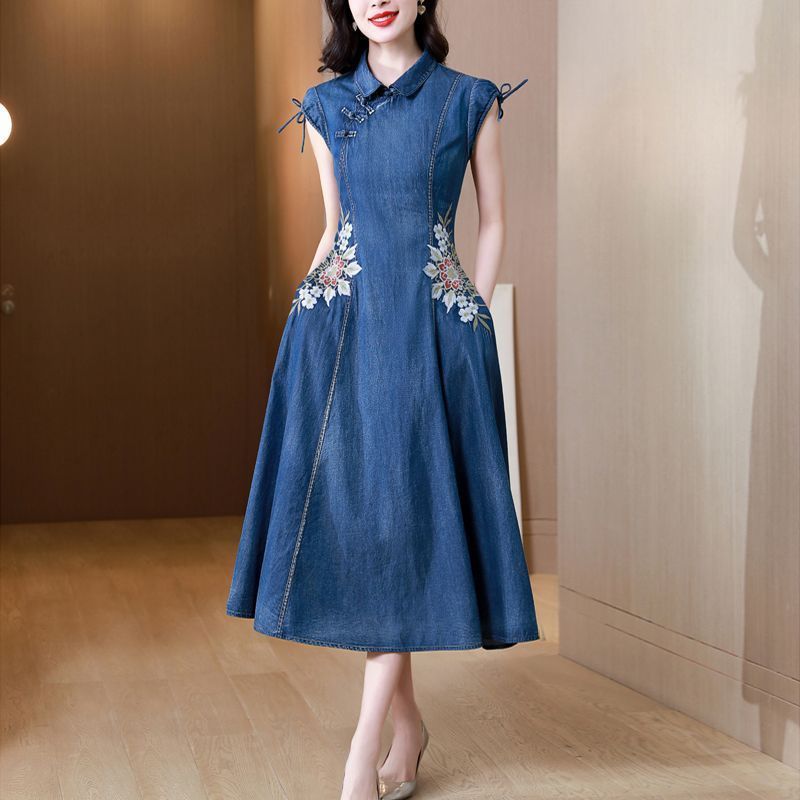 2024 sommer Neue Cheongsam Modifizierte Version Denim Kleid Weibliche Maschine Stickerei