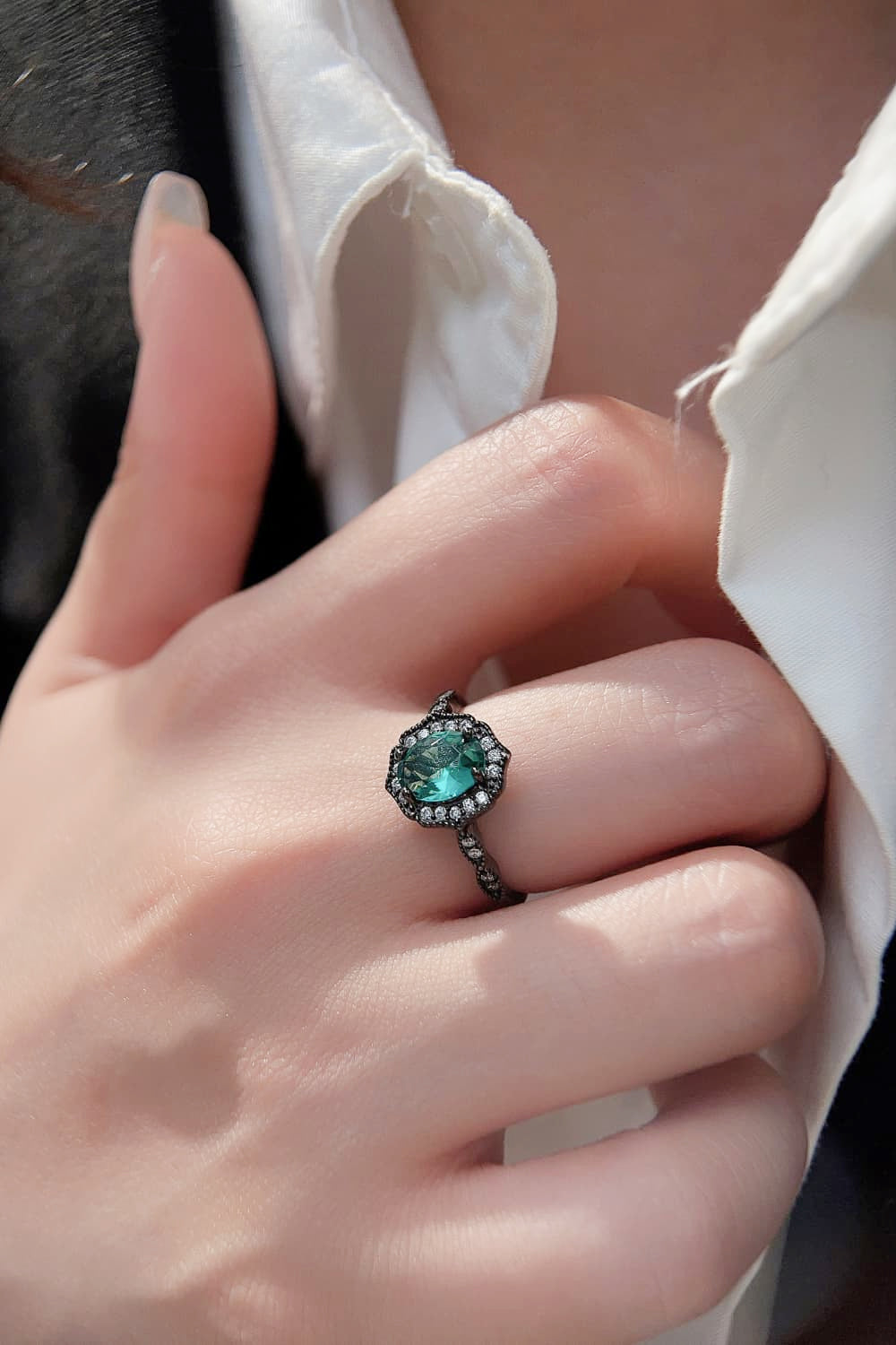 Ring aus 925er-Sterlingsilber mit blauem Paraiba-Zirkon und 4 Zinken