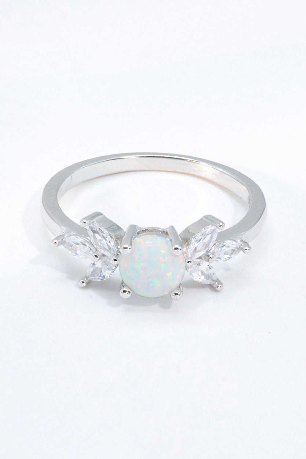 Ring aus 925er Sterlingsilber mit Opal und Zirkon