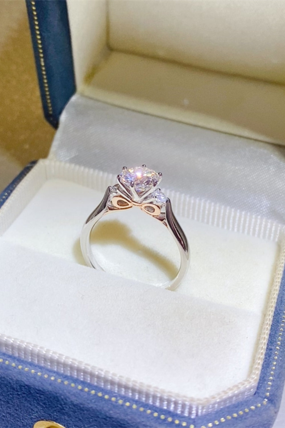 Ring aus 925er-Sterlingsilber mit 2 Karat Moissanit