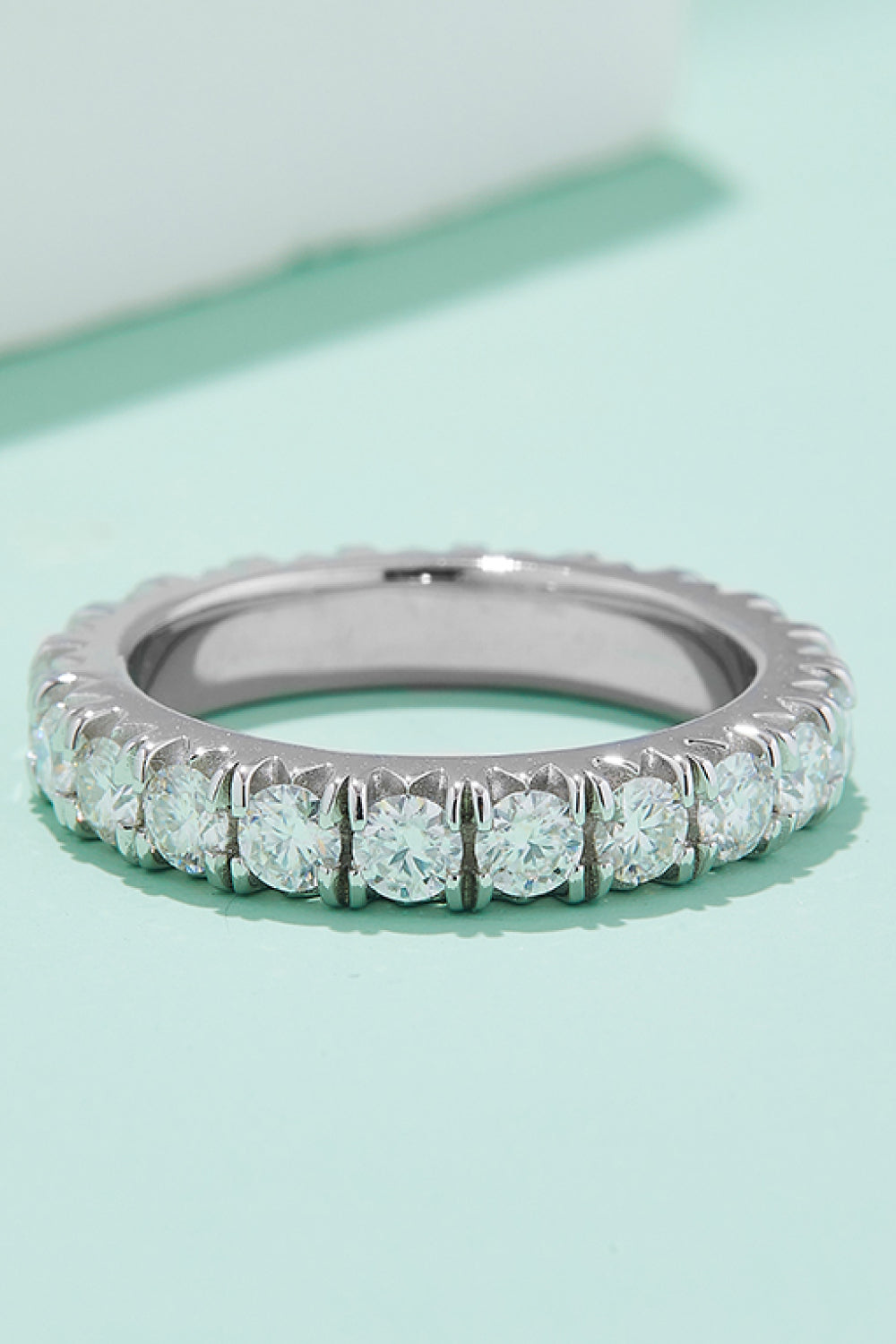 Bezaubernder Eternity-Ring aus 925er-Sterlingsilber mit 2,3 Karat Moissanit