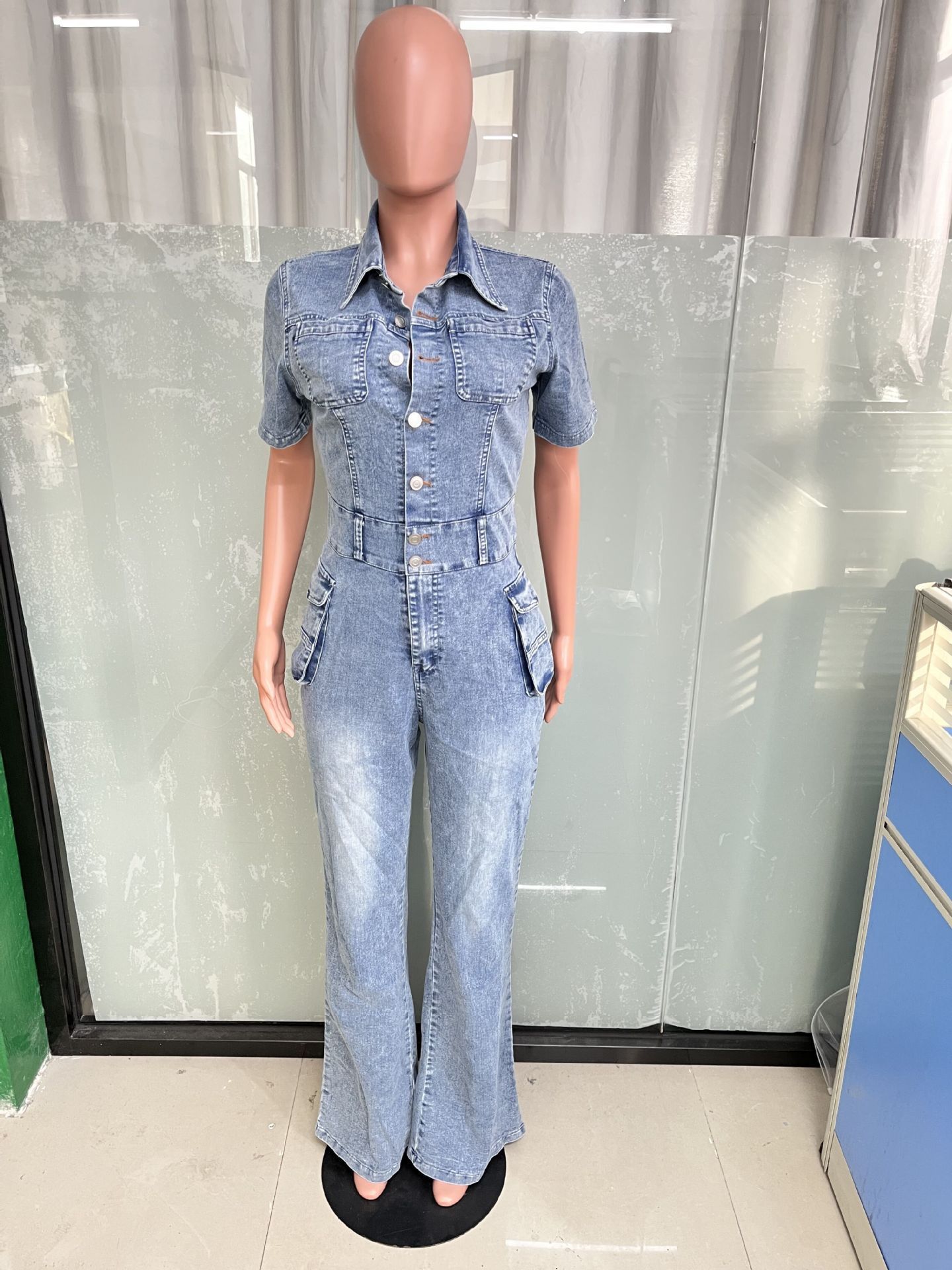 Denim-Overall für Damen mit verwaschenem Kurzarm