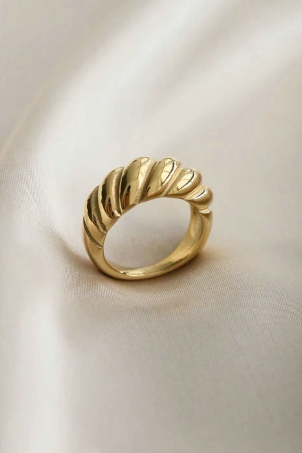 Anillo trenzado de oro