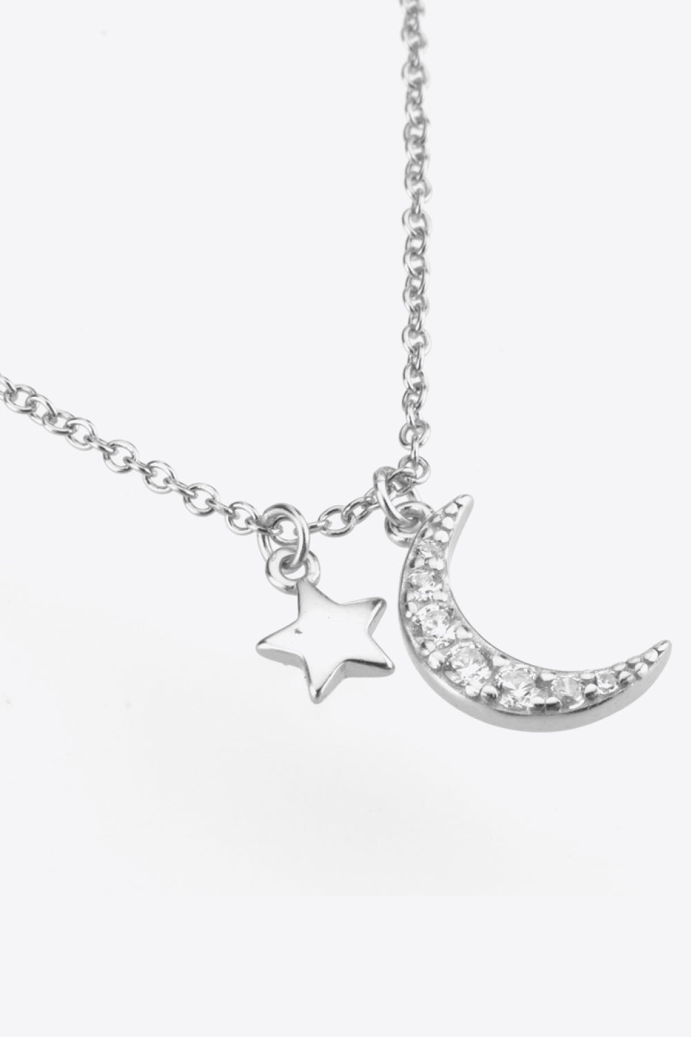 Halskette mit Stern- und Mondanhänger aus Zirkon