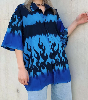 Kurze Ärmel mit blauem Flammenprint 