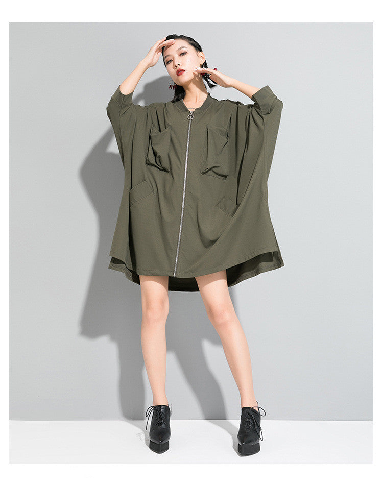 Einfarbiger Trenchcoat mit Reißverschluss und Strickjacke