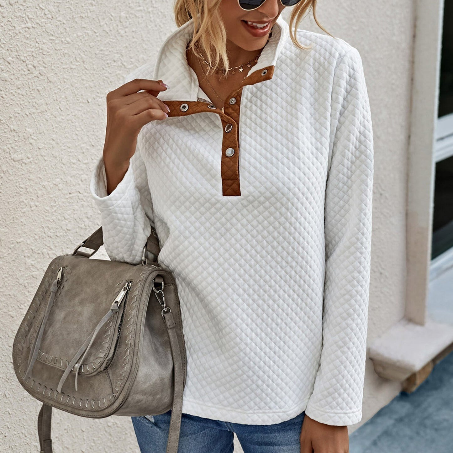 Kontrastfarbener Pullover mit Gürteltasche und Revers für Damen