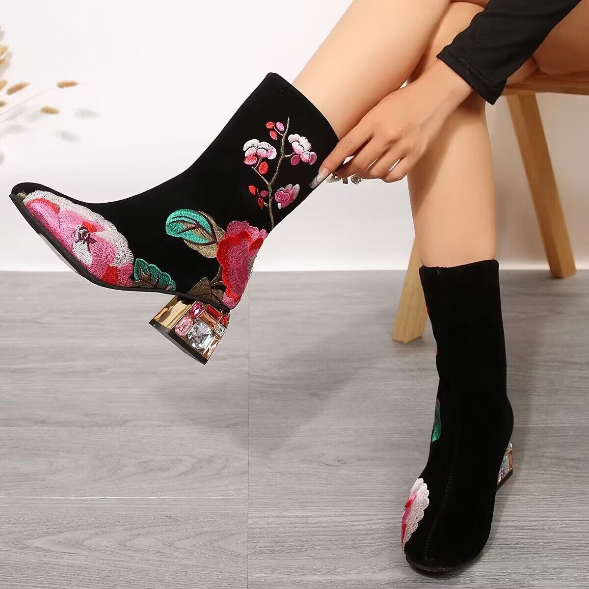 Blumen-Wadenmitte-Vintage-Stickerei-Herbst- und Winter-Damenstiefel