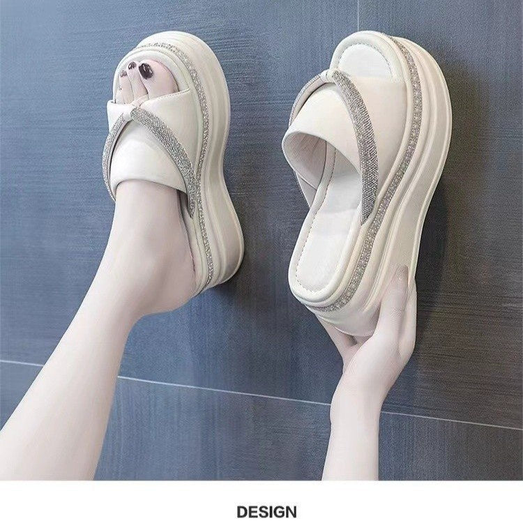 Sandalias elegantes para mujer que aumentan la altura y son ideales para usar al aire libre en verano