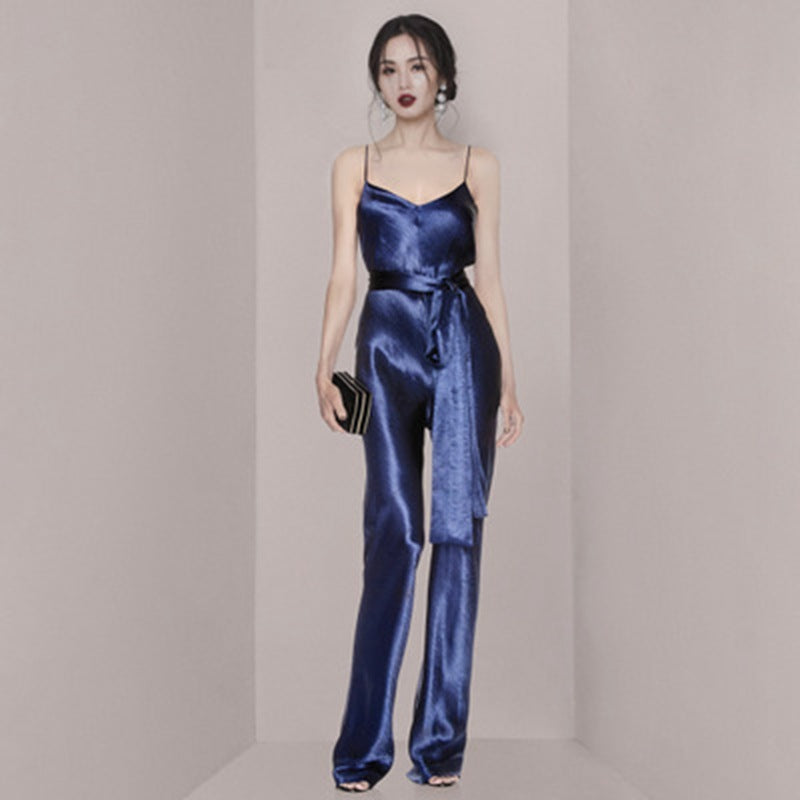 Blauer Jumpsuit mit hoher Taille und Strapsen aus Satin