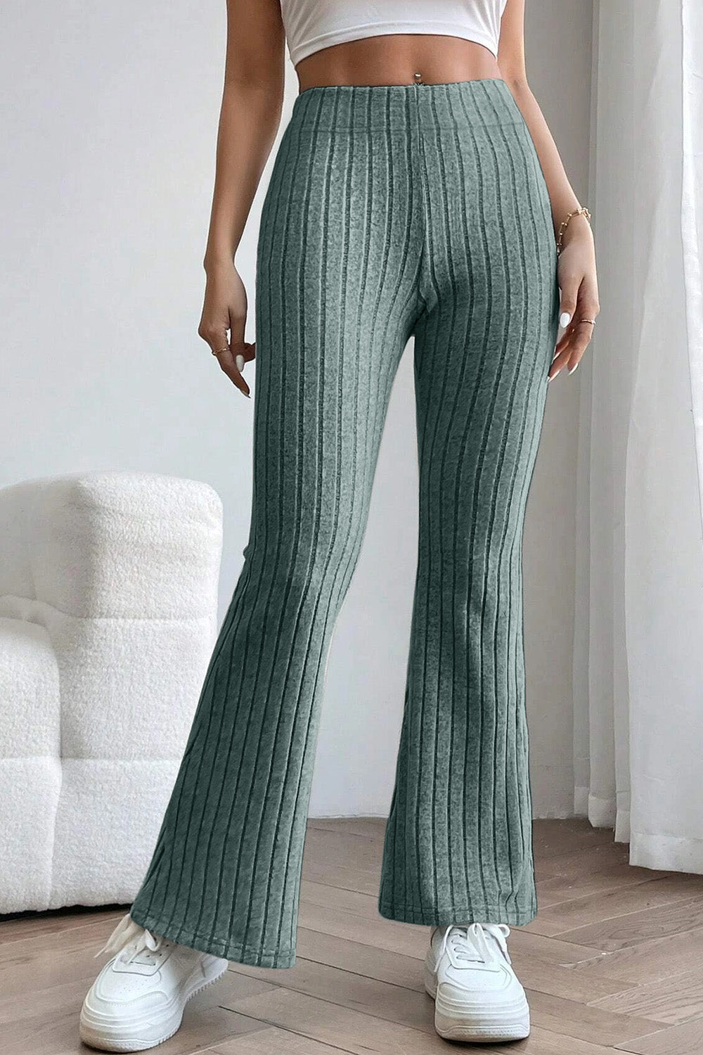 Pantalones acampanados de cintura alta acanalados de tamaño completo de Basic Bae