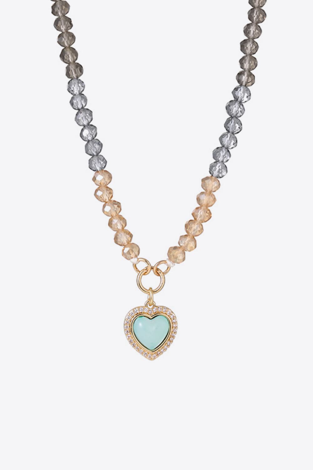 Collar de cuentas con colgante de corazón