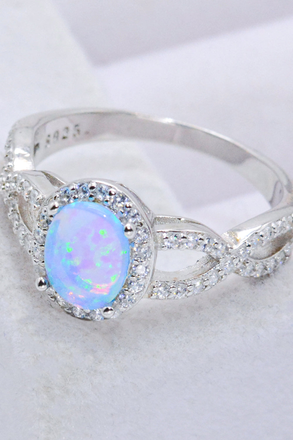 Opal-Halo-Ring aus 925er-Sterlingsilber