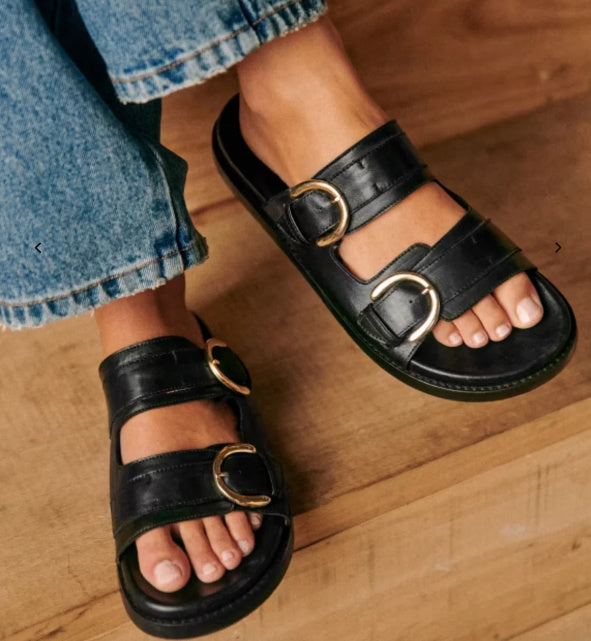 Flache Sandalen mit Doppelschnalle für Damen