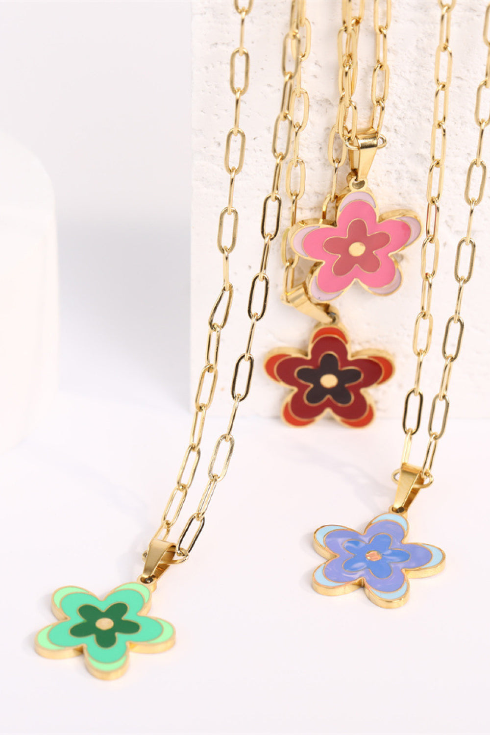 Collar de acero inoxidable con colgante de flor