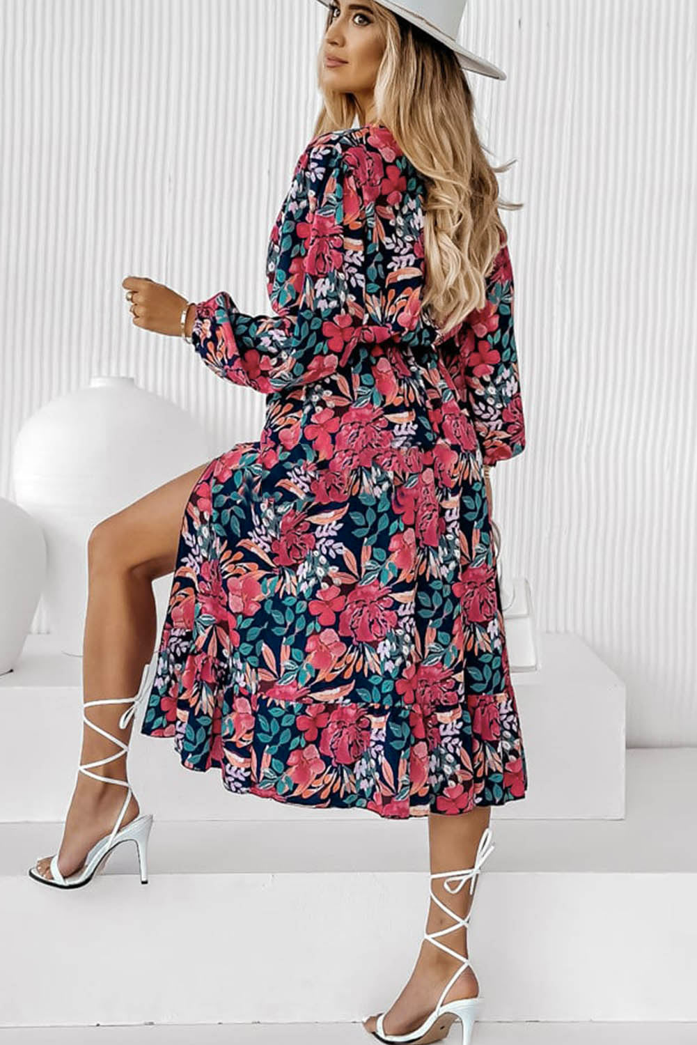 Vestido floral dividido de cintura alta elástico con cuello en V rojo ardiente