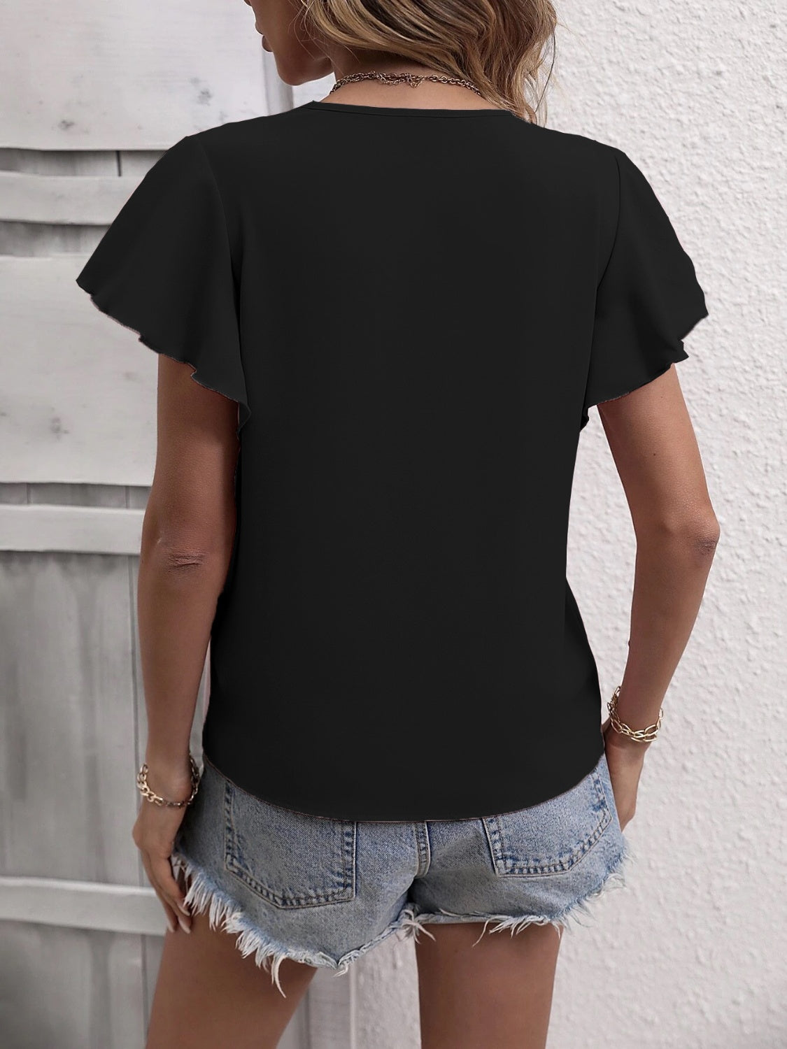 Blusa de manga corta con cuello en V con volantes