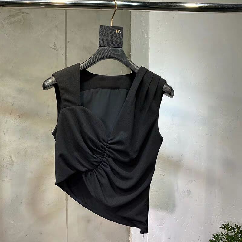 Asymmetrical pleated sleeveless short vest