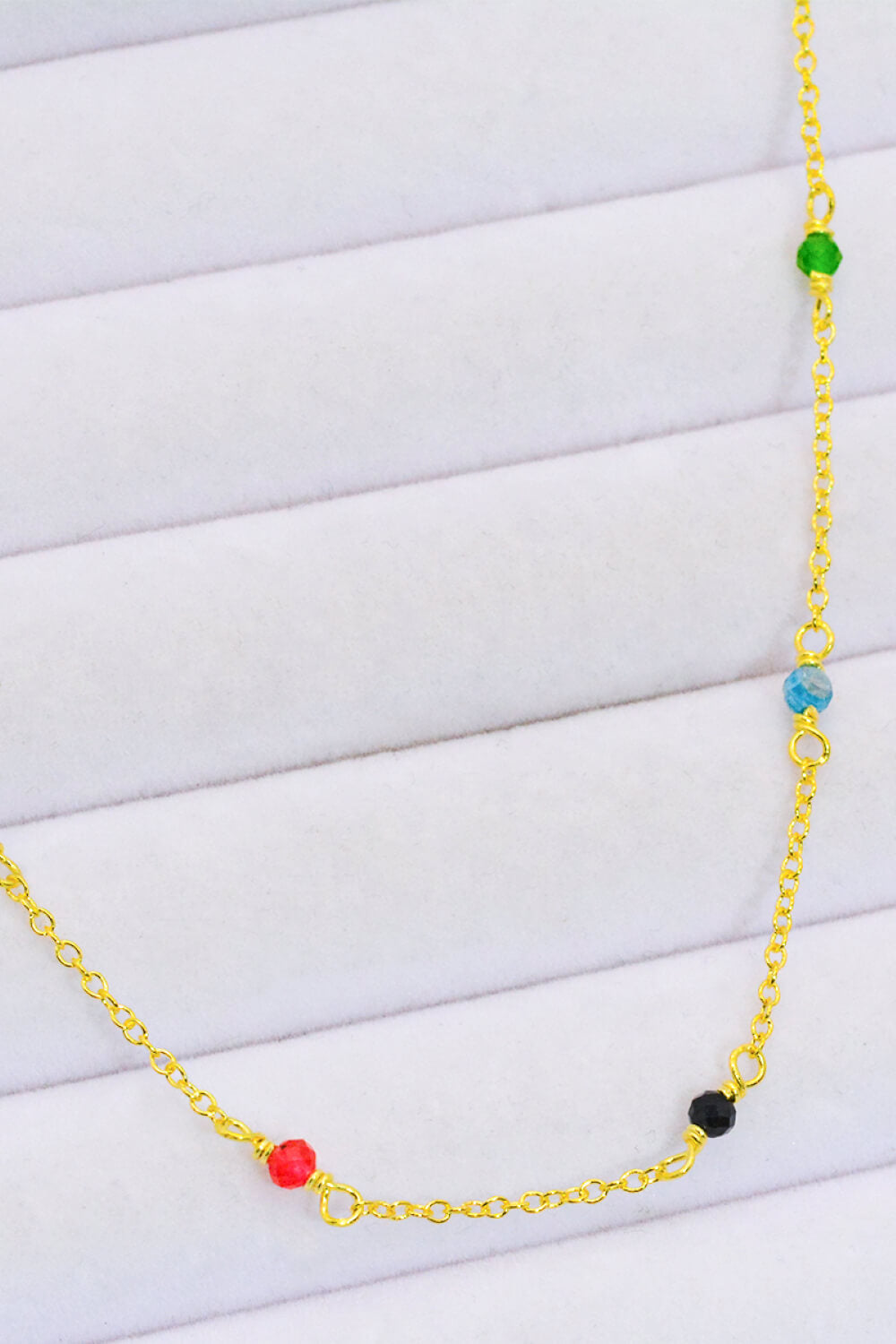 Mehrfarbige Perlenkette mit 18-Karat-Vergoldung