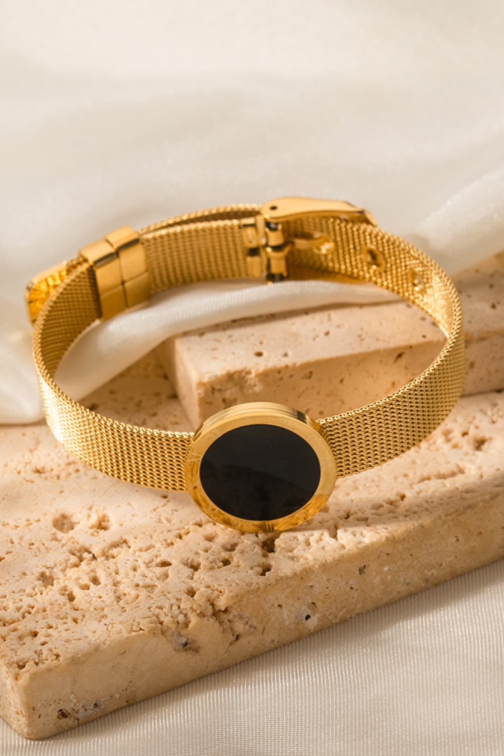 Breites Armband aus 18 Karat vergoldetem Kupfer