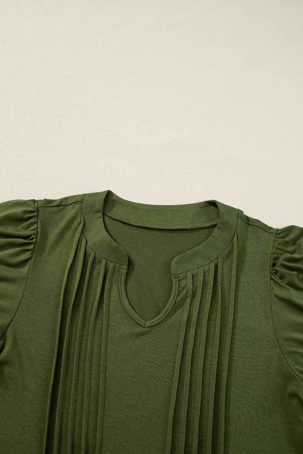 Vestido estilo camiseta recto con mangas abullonadas y plisadas con cuello con muesca verde helecho