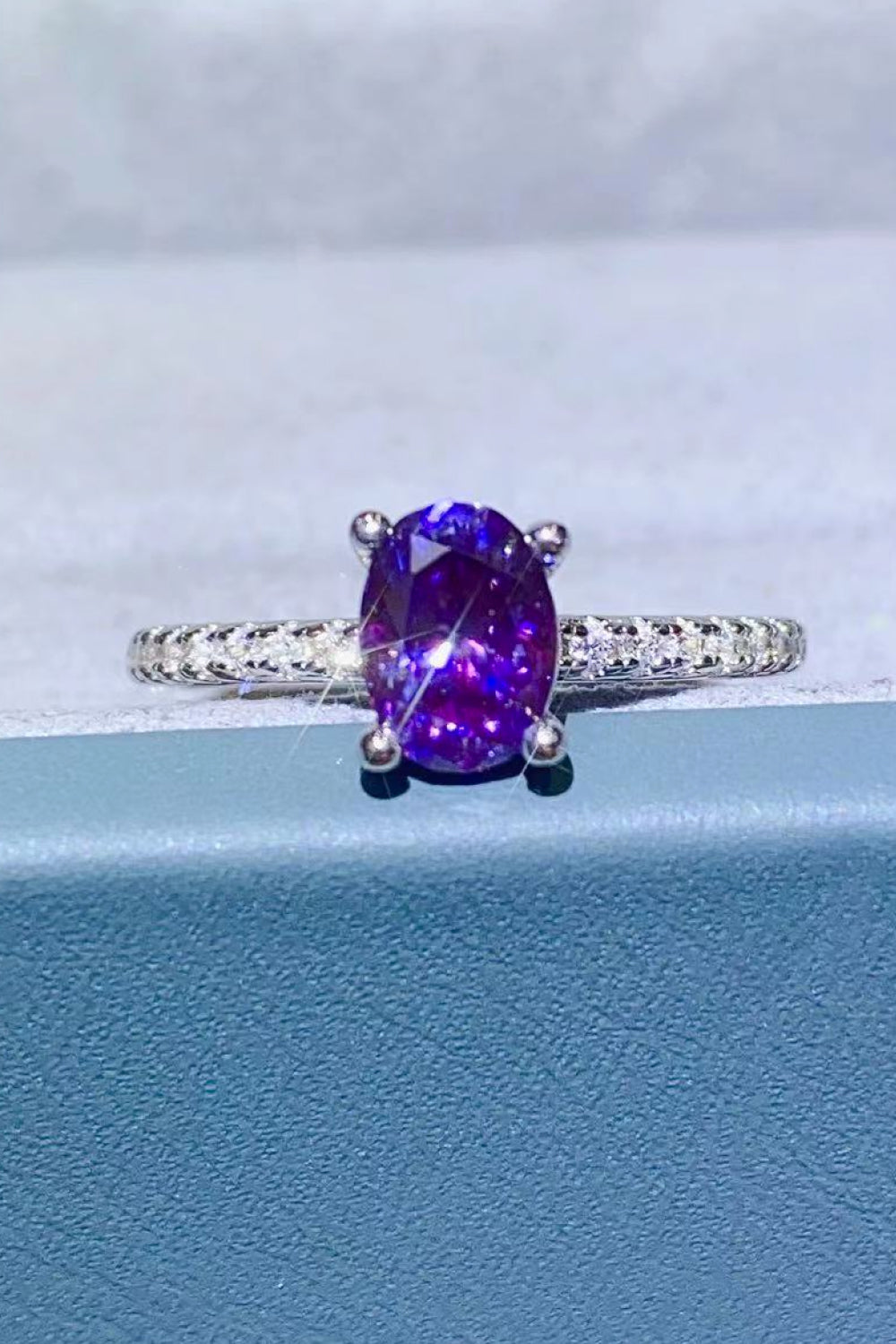 1 Karat violetter Moissanit-Ring mit 4 Zinken