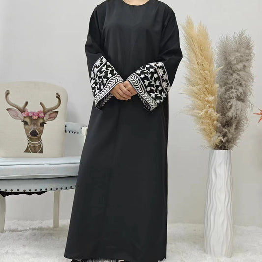 Elegantes Langarmkleid mit Stickerei „Dubai“