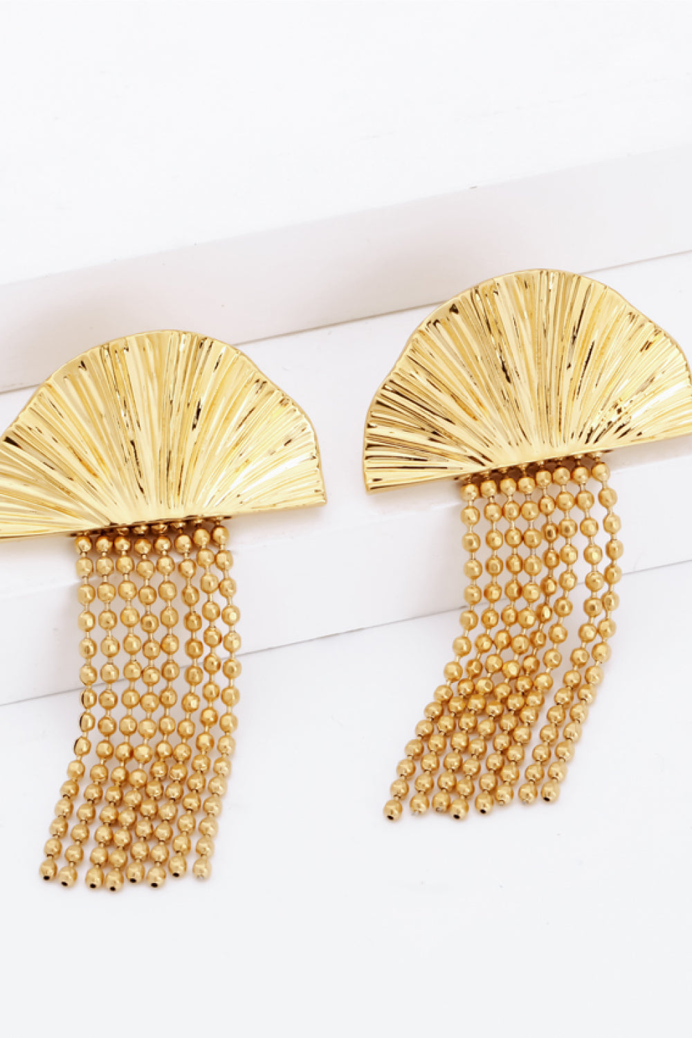 Pendientes colgantes con flecos en forma de abanico chapados en oro de 18 quilates