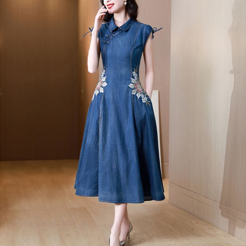 2024 sommer Neue Cheongsam Modifizierte Version Denim Kleid Weibliche Maschine Stickerei