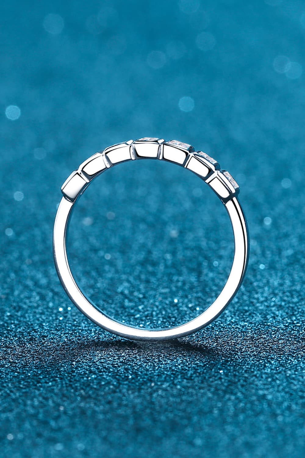 Rhodinierter Halb-Eternity-Ring mit Moissanit