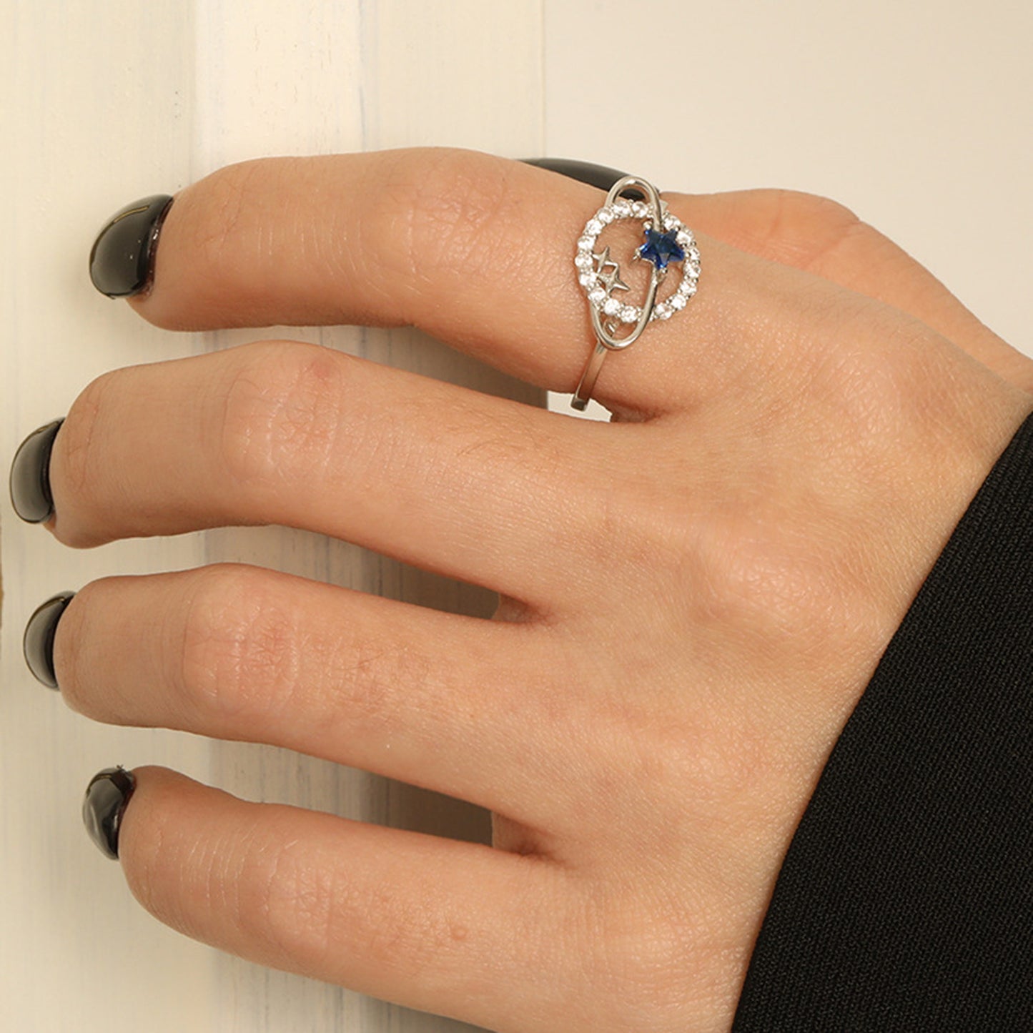Ring aus 925er-Sterlingsilber in Planetenform mit eingelegtem Zirkon