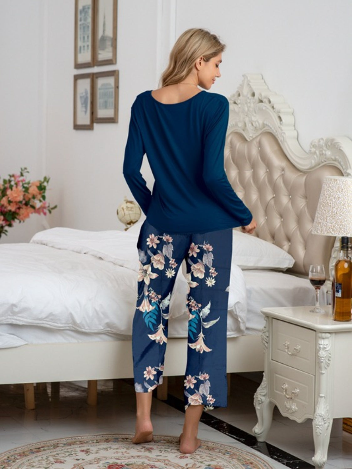 Conjunto lounge de top con cuello redondo y pantalón estampado